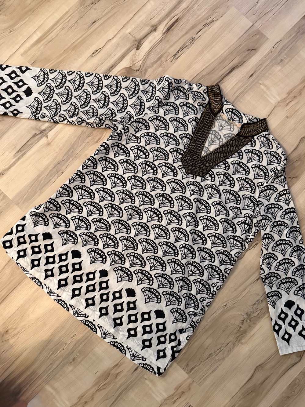 Soft Surroundings Black and White Printed V-Neck Tunic with Contrast Trim size L